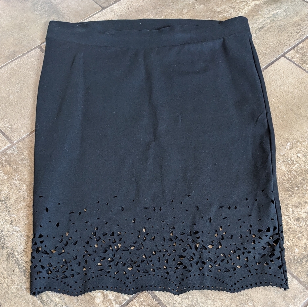 Torrid Skirt Stretchy Pencil Lacey Cut Out Hem Size 2 Black